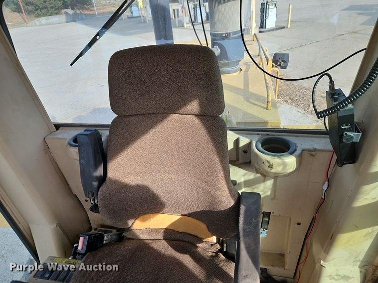 image for item DR8548 1996 Caterpillar  140H motor grader