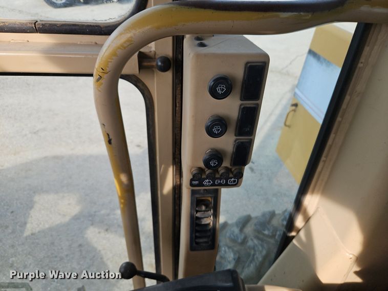 image for item DR8548 1996 Caterpillar  140H motor grader