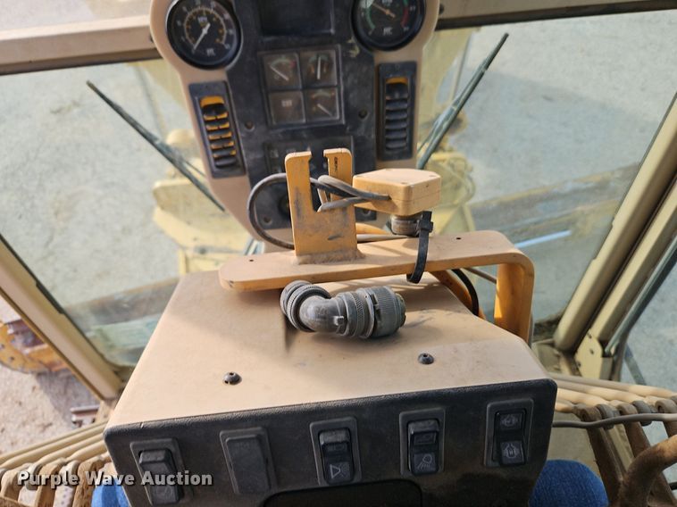 image for item DR8548 1996 Caterpillar  140H motor grader