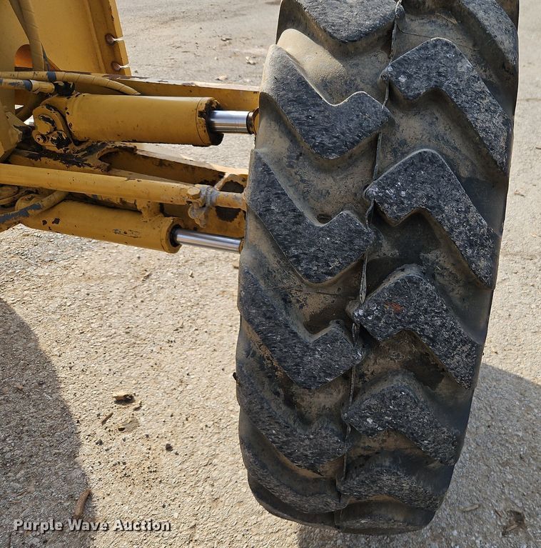 image for item DR8548 1996 Caterpillar  140H motor grader