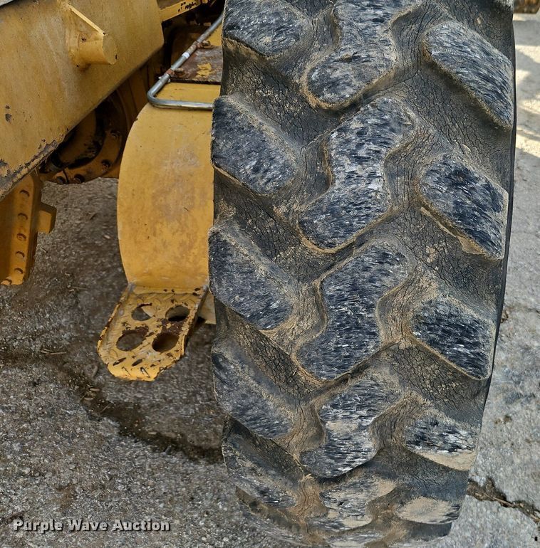 image for item DR8548 1996 Caterpillar  140H motor grader