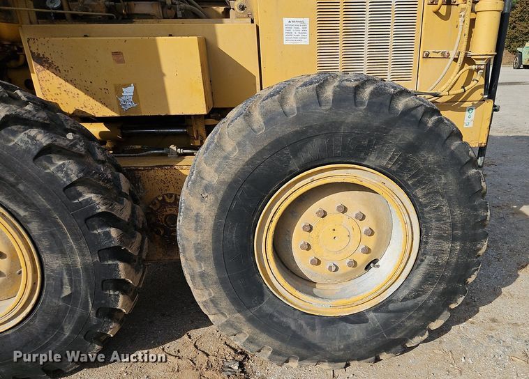 image for item DR8548 1996 Caterpillar  140H motor grader