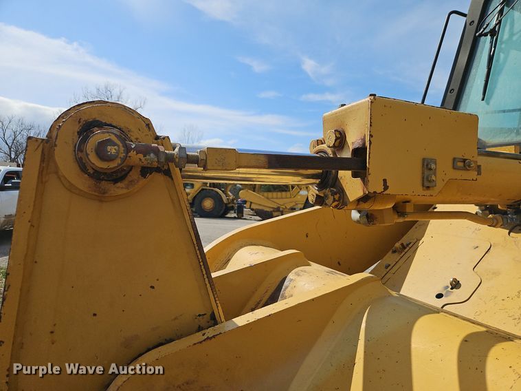 image for item DR8550 1997 Caterpillar  953C track loader