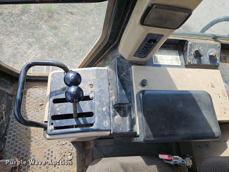 image for item DR8550 1997 Caterpillar  953C track loader