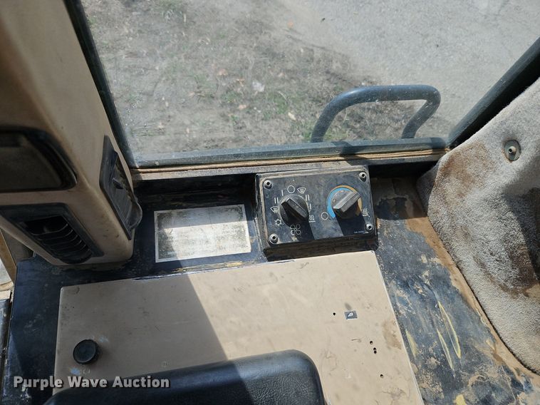 image for item DR8550 1997 Caterpillar  953C track loader