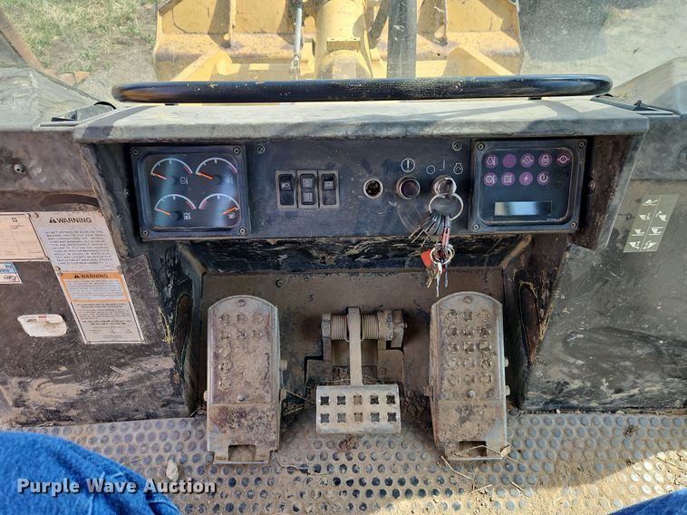 image for item DR8550 1997 Caterpillar  953C track loader
