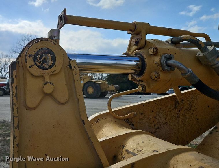 image for item DR8551 2001 Caterpillar  963C track loader