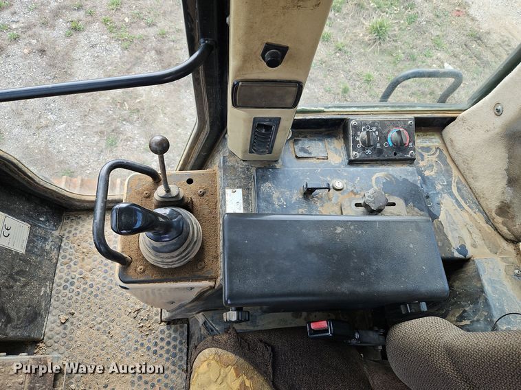 image for item DR8551 2001 Caterpillar  963C track loader