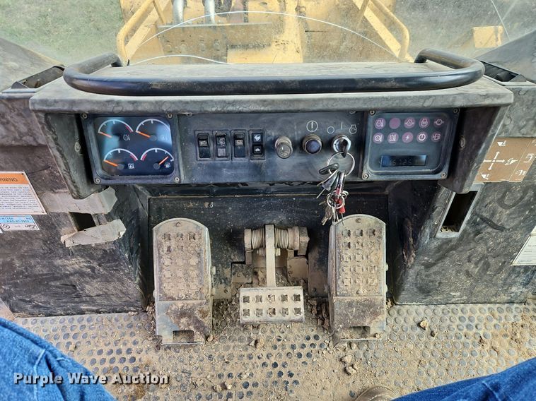 image for item DR8551 2001 Caterpillar  963C track loader