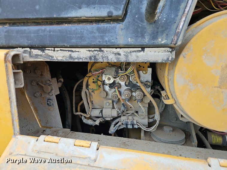 image for item DR8551 2001 Caterpillar  963C track loader