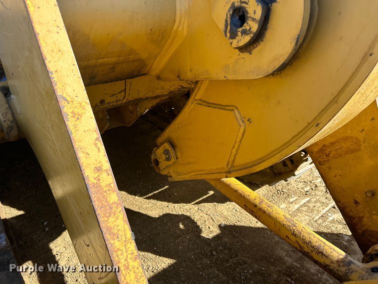 image for item DS0834 1989 Caterpillar 953LGP track loader