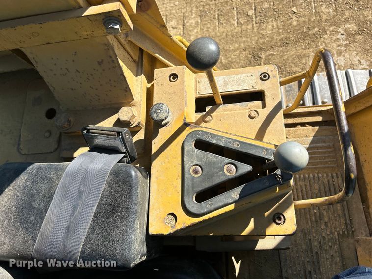 image for item DS0834 1989 Caterpillar 953LGP track loader