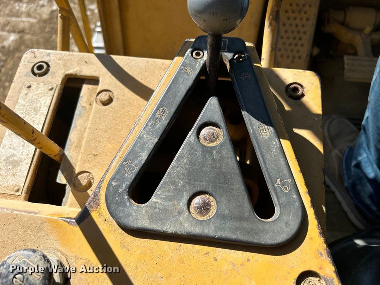 image for item DS0834 1989 Caterpillar 953LGP track loader