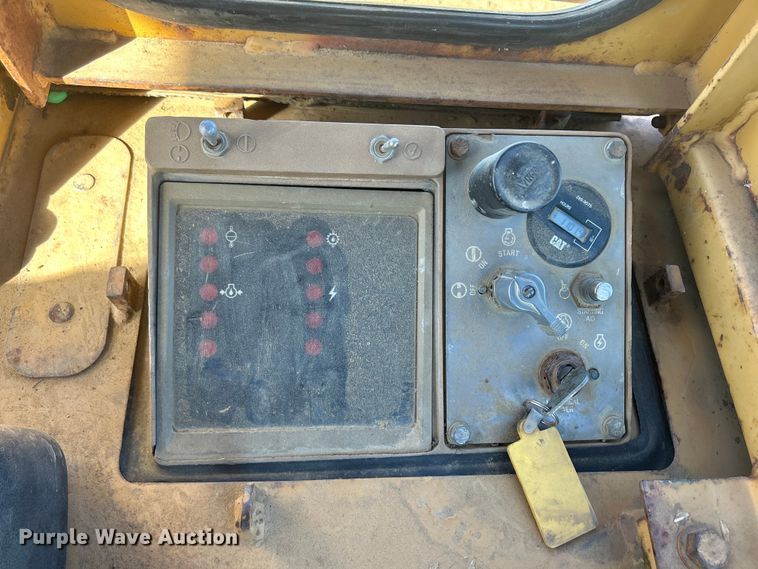 image for item DS0834 1989 Caterpillar 953LGP track loader