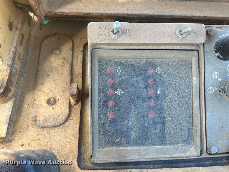 image for item DS0834 1989 Caterpillar 953LGP track loader