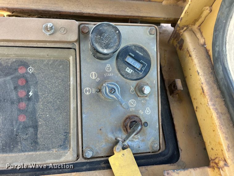 image for item DS0834 1989 Caterpillar 953LGP track loader