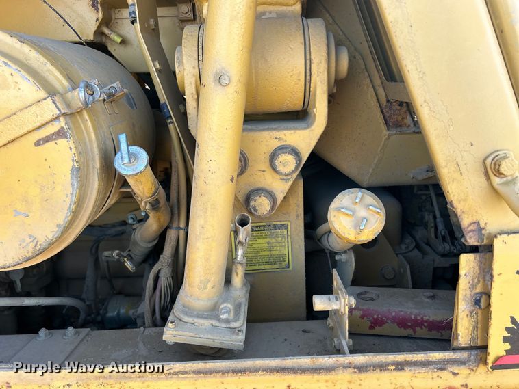 image for item DS0834 1989 Caterpillar 953LGP track loader