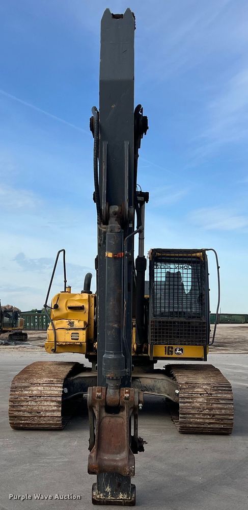 image for item DS2927 2011 John Deere 250G LC excavator