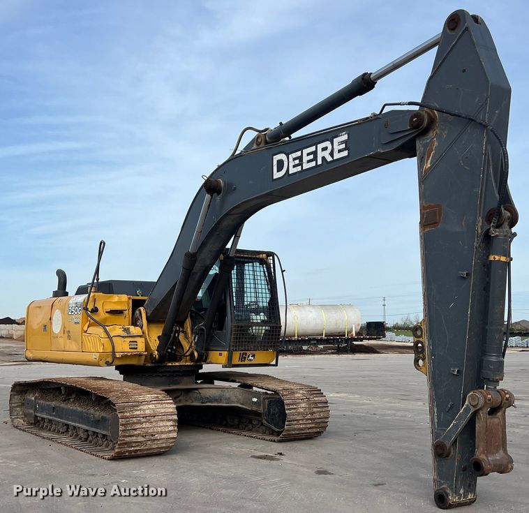 image for item DS2927 2011 John Deere 250G LC excavator