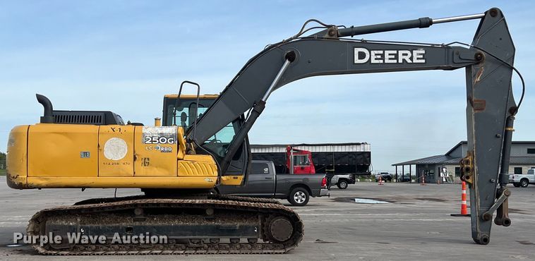 image for item DS2927 2011 John Deere 250G LC excavator
