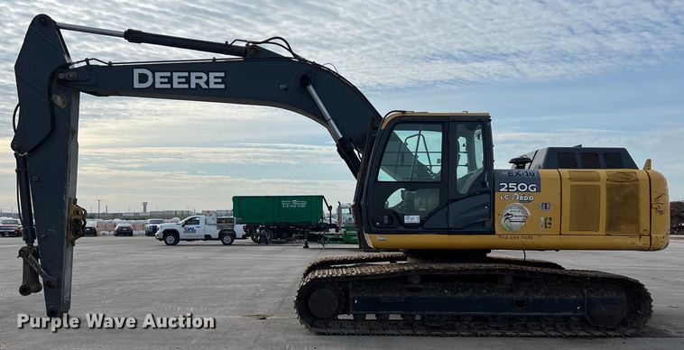 image for item DS2927 2011 John Deere 250G LC excavator