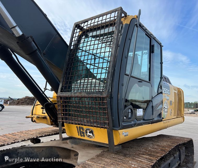 image for item DS2927 2011 John Deere 250G LC excavator