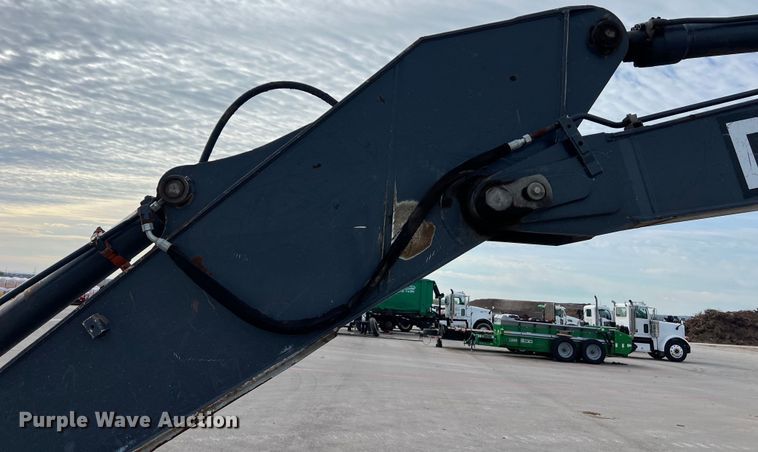 image for item DS2927 2011 John Deere 250G LC excavator