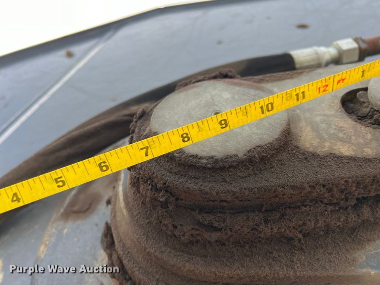 image for item DS2927 2011 John Deere 250G LC excavator