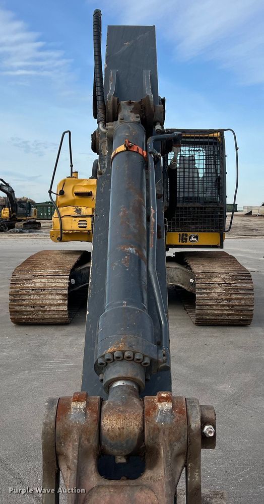 image for item DS2927 2011 John Deere 250G LC excavator