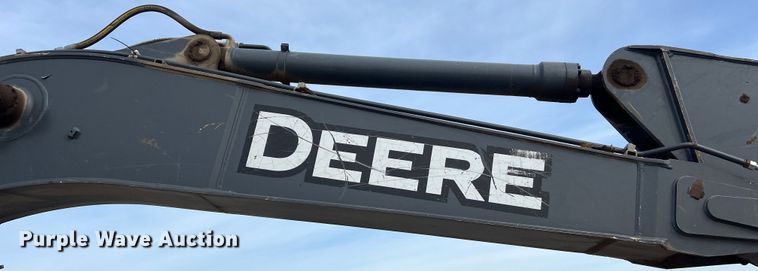 image for item DS2927 2011 John Deere 250G LC excavator