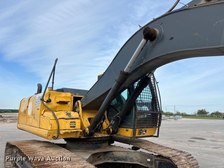 image for item DS2927 2011 John Deere 250G LC excavator