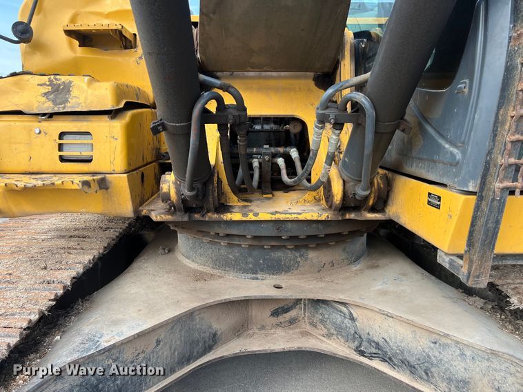image for item DS2927 2011 John Deere 250G LC excavator