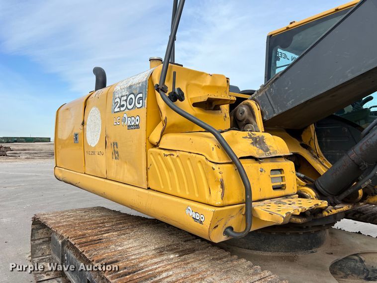 image for item DS2927 2011 John Deere 250G LC excavator
