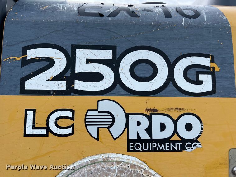 image for item DS2927 2011 John Deere 250G LC excavator