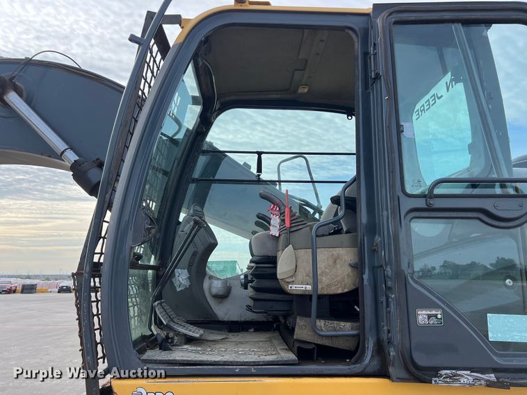 image for item DS2927 2011 John Deere 250G LC excavator