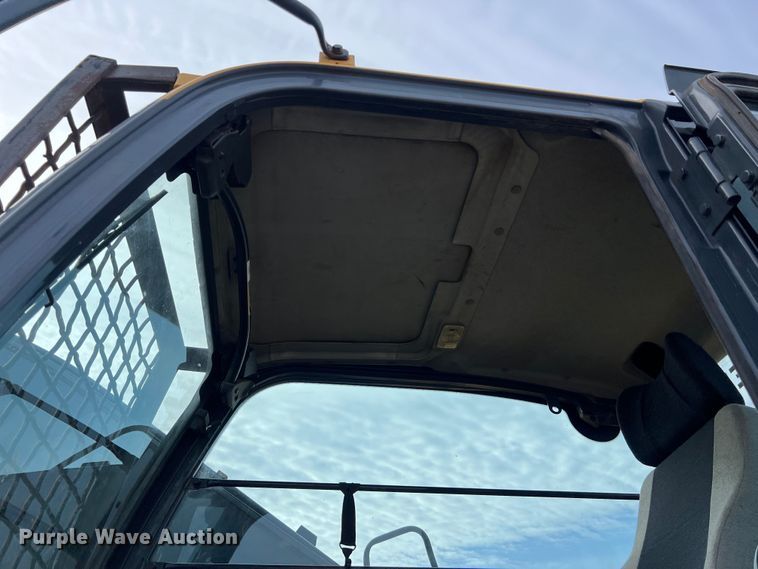 image for item DS2927 2011 John Deere 250G LC excavator