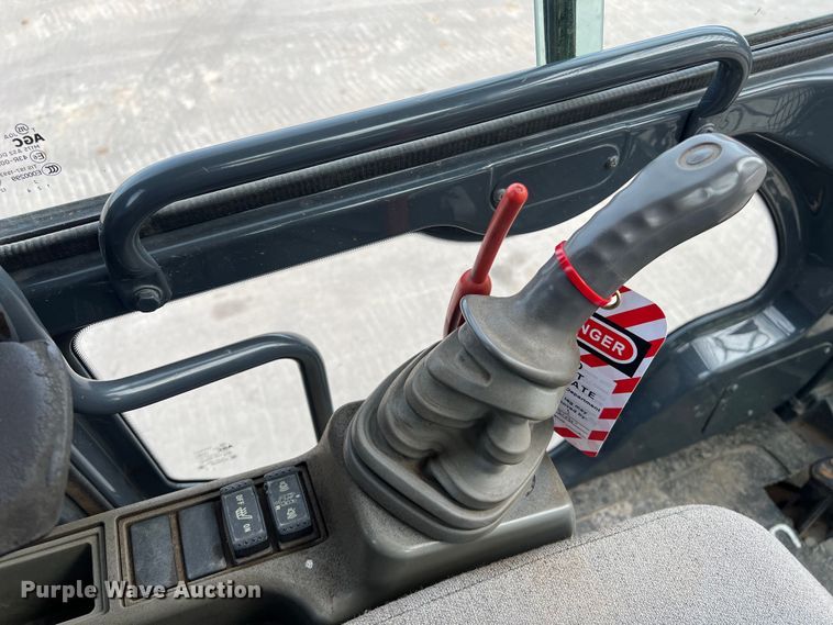 image for item DS2927 2011 John Deere 250G LC excavator