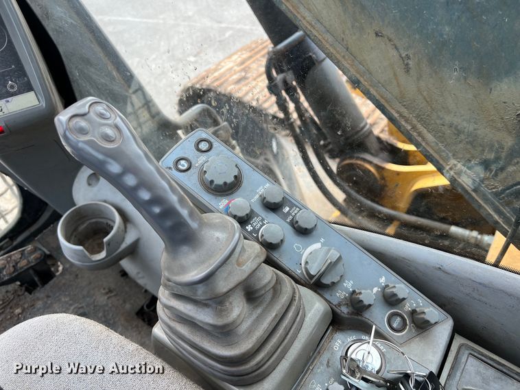 image for item DS2927 2011 John Deere 250G LC excavator