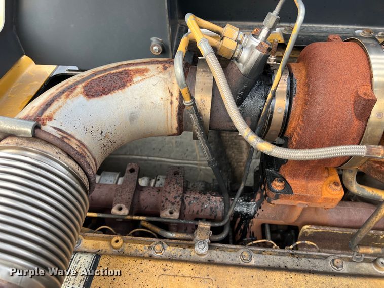 image for item DS2927 2011 John Deere 250G LC excavator