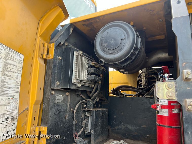 image for item DS2927 2011 John Deere 250G LC excavator