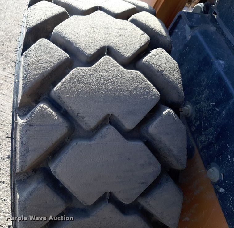 image for item DV9844 2011 Case SR250 skid steer loader