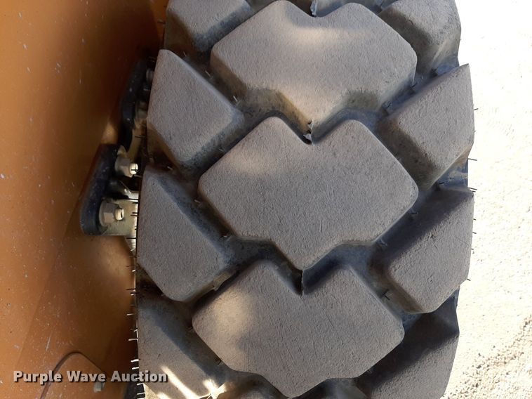 image for item DV9844 2011 Case SR250 skid steer loader