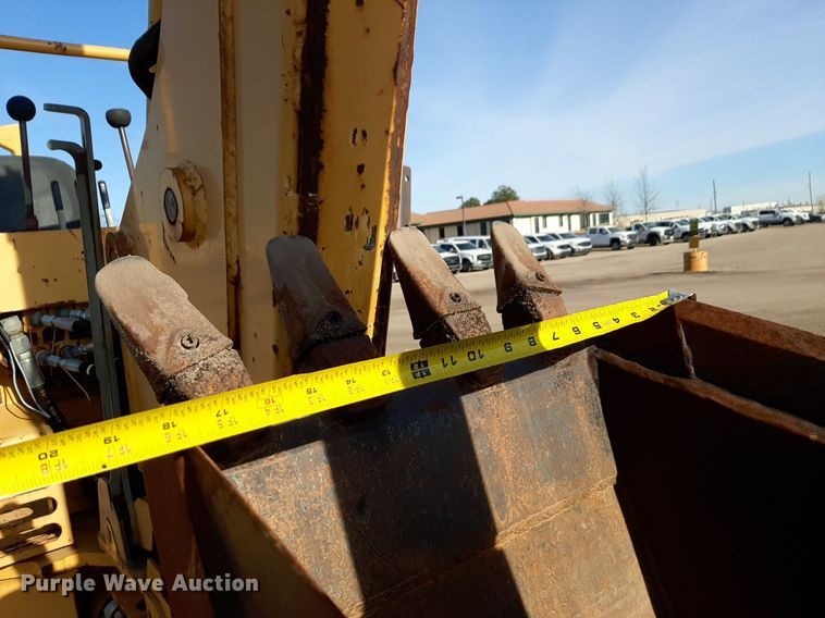 image for item DV9847 2000 Vermeer V8550A vibratory cable plow