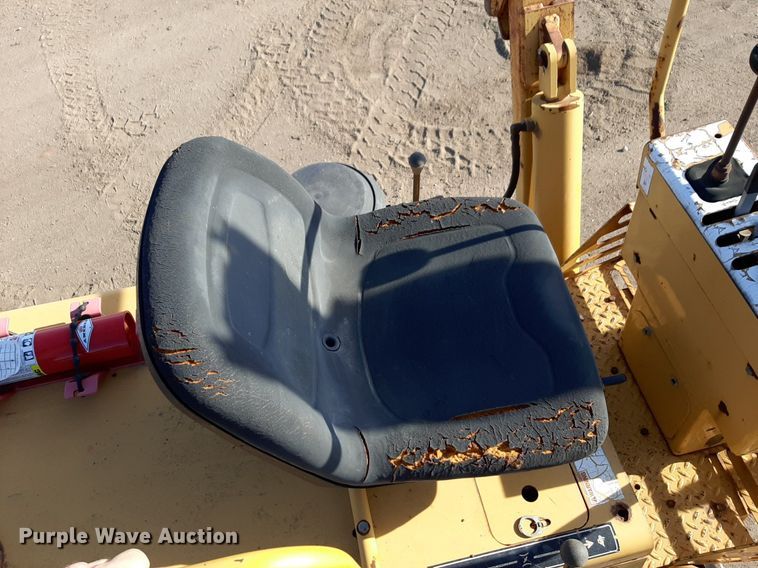 image for item DV9847 2000 Vermeer V8550A vibratory cable plow