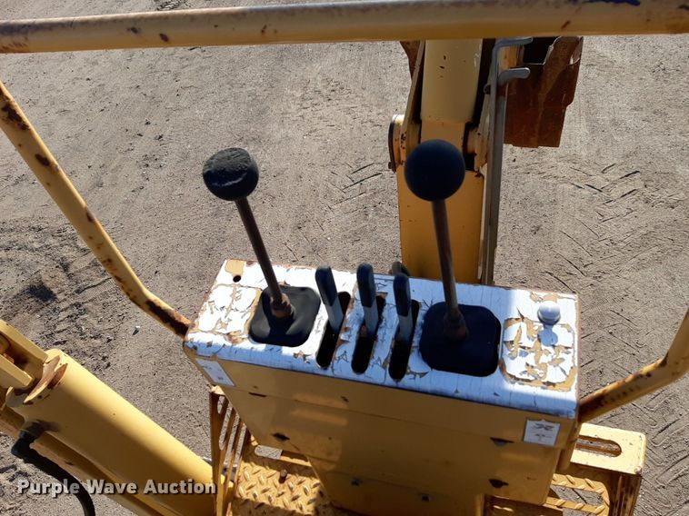 image for item DV9847 2000 Vermeer V8550A vibratory cable plow