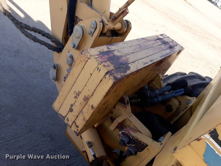 image for item DV9847 2000 Vermeer V8550A vibratory cable plow