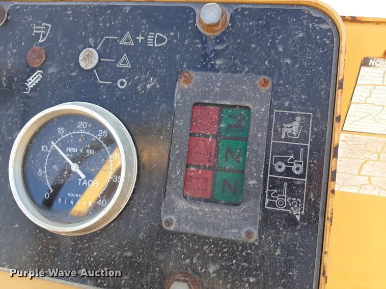 image for item DV9847 2000 Vermeer V8550A vibratory cable plow