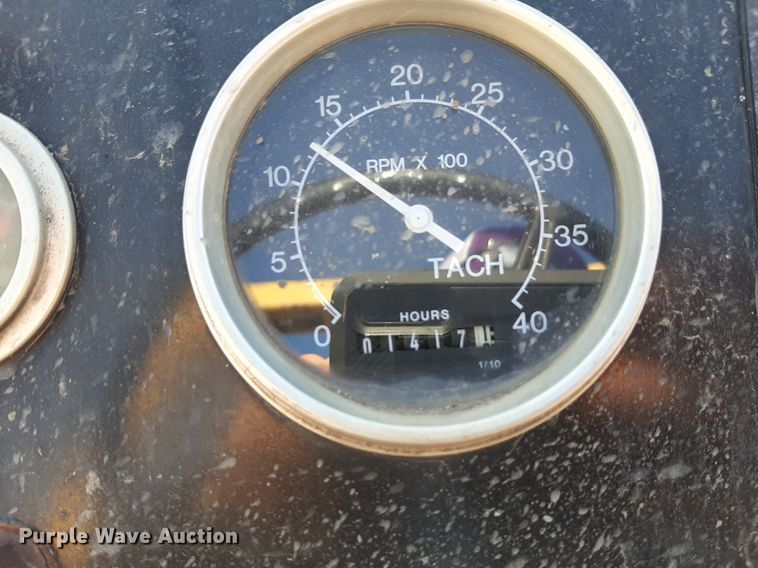 image for item DV9847 2000 Vermeer V8550A vibratory cable plow