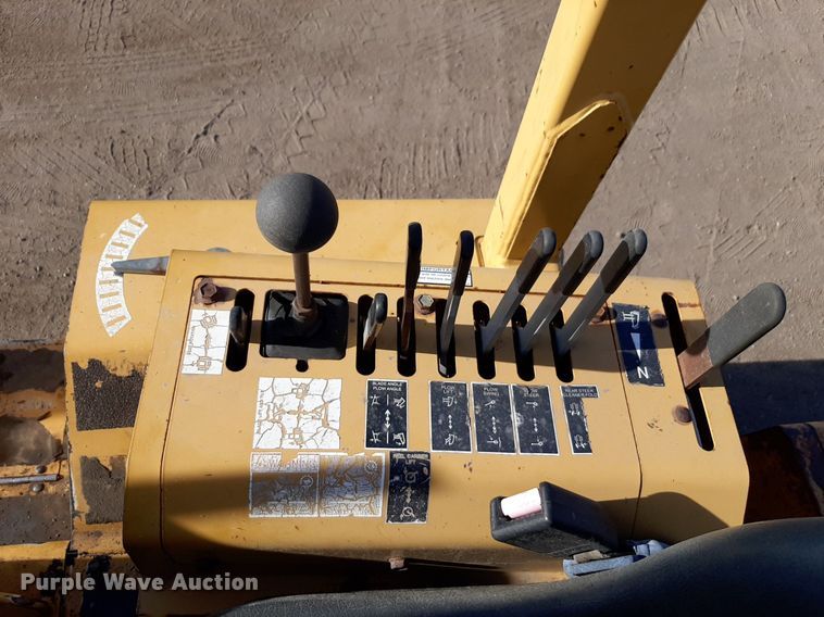 image for item DV9847 2000 Vermeer V8550A vibratory cable plow