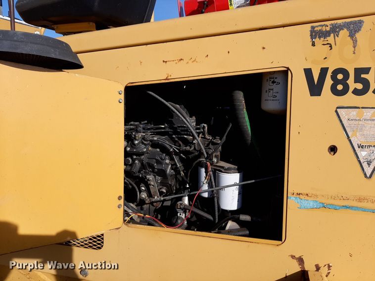 image for item DV9847 2000 Vermeer V8550A vibratory cable plow